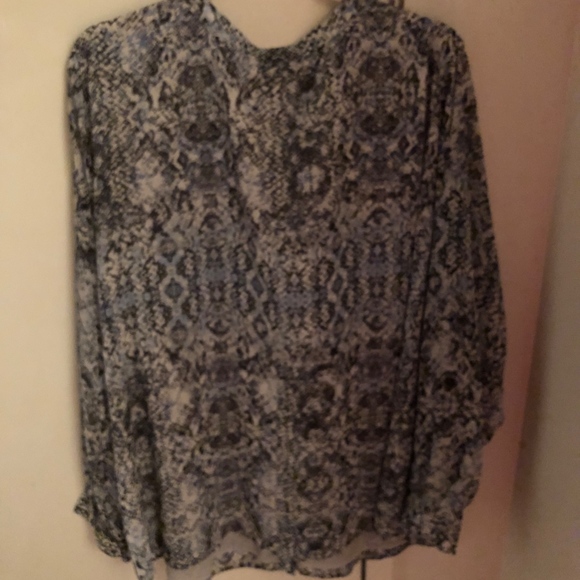 Blouse - Picture 2 of 3